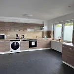 T&k - - 4-7 - Private Parking - Wifi - Fully Equipped Kitchen Appartement