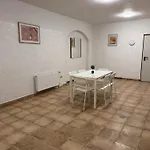 T&k - - 4-7 - Private Parking - Wifi - Fully Equipped Kitchen Appartement