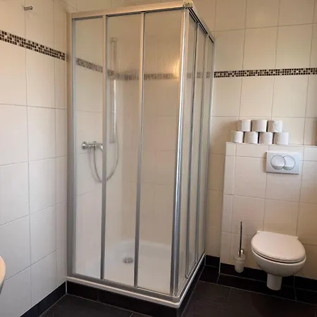 T&k - - 4-7 - Private Parking - Wifi - Fully Equipped Kitchen Wegberg