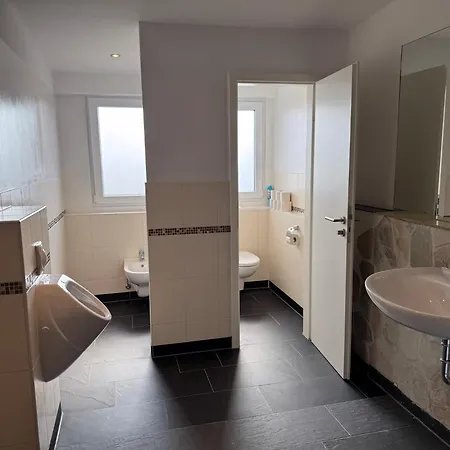 T&k - - 4-7 - Private Parking - Wifi - Fully Equipped Kitchen