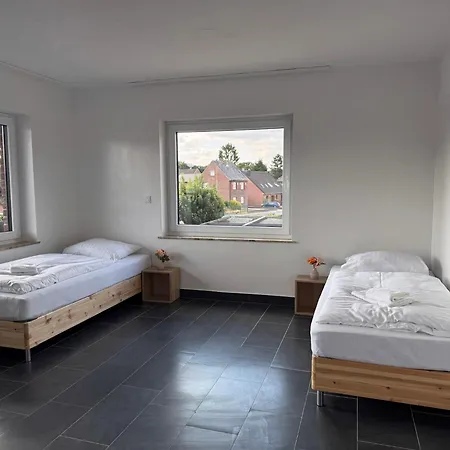 T&k - - 4-7 - Private Parking - Wifi - Fully Equipped Kitchen *