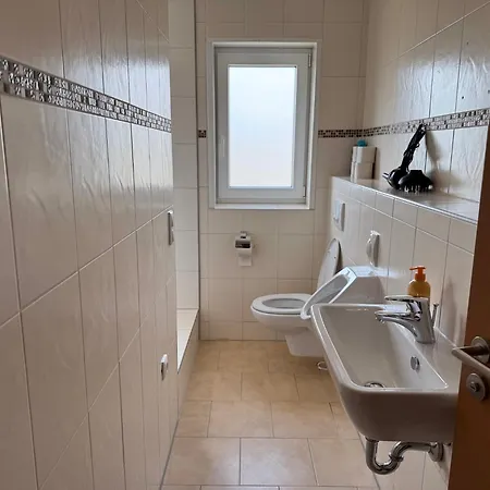 T&k - - 4-7 - Private Parking - Wifi - Fully Equipped Kitchen Apartment Wegberg