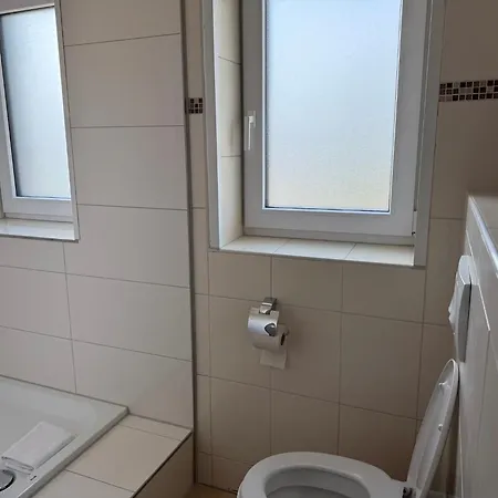 T&k - - 4-7 - Private Parking - Wifi - Fully Equipped Kitchen *