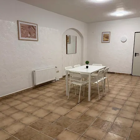 T&k - - 4-7 - Private Parking - Wifi - Fully Equipped Kitchen Apartmán