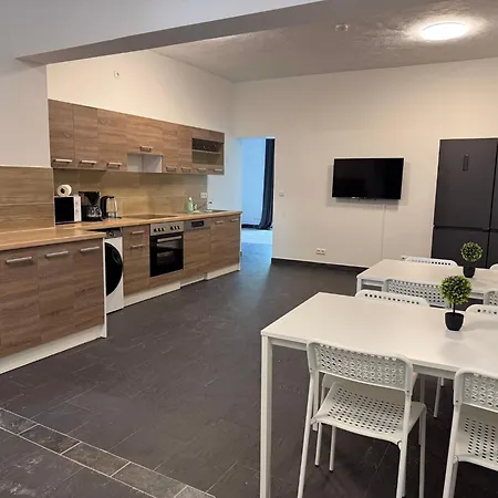 T&k - - 4-7 - Private Parking - Wifi - Fully Equipped Kitchen *