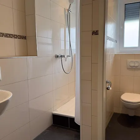 T&k - - 4-7 - Private Parking - Wifi - Fully Equipped Kitchen