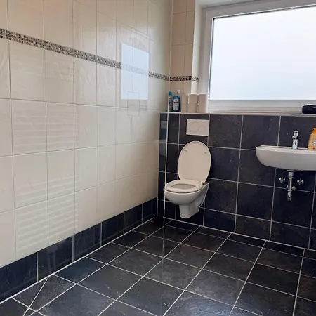 T&k - - 4-7 - Private Parking - Wifi - Fully Equipped Kitchen Apartment *