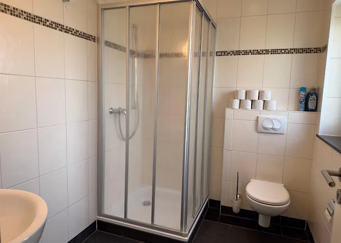 T&k - - 4-7 - Private Parking - Wifi - Fully Equipped Kitchen Wegberg