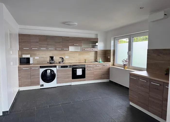 T&k - - 4-7 - Private Parking - Wifi - Fully Equipped Kitchen Apartament