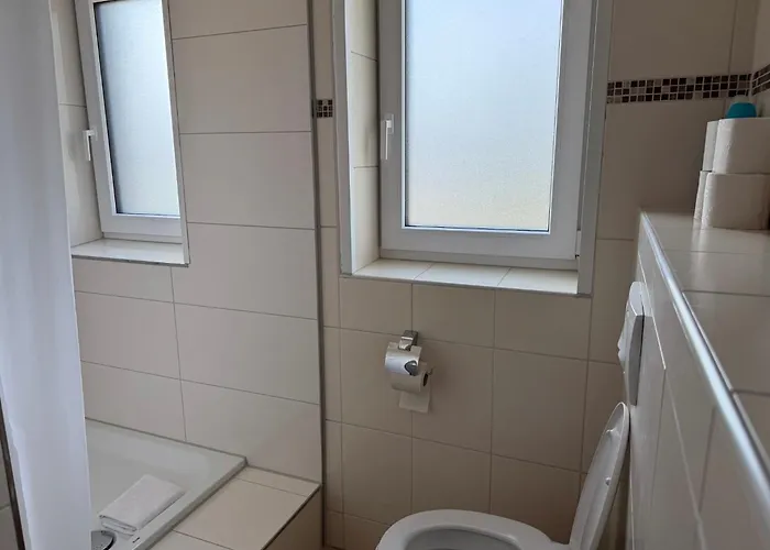 T&k - - 4-7 - Private Parking - Wifi - Fully Equipped Kitchen *