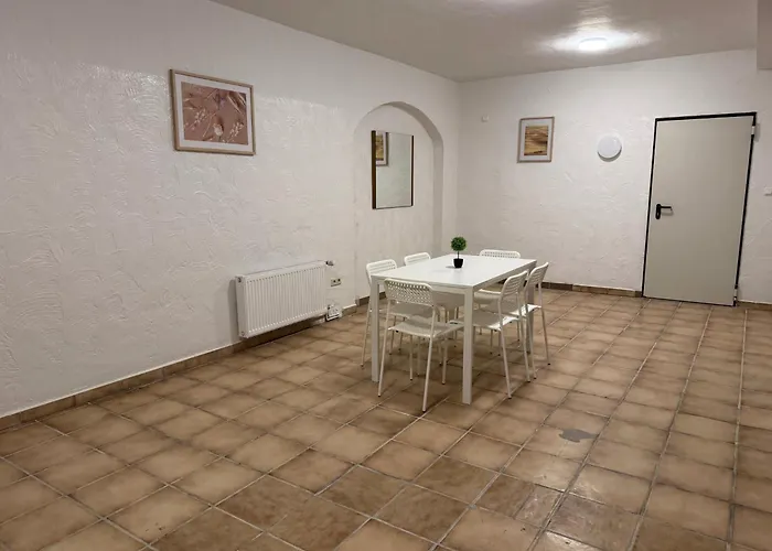 T&k - - 4-7 - Private Parking - Wifi - Fully Equipped Kitchen Apartament